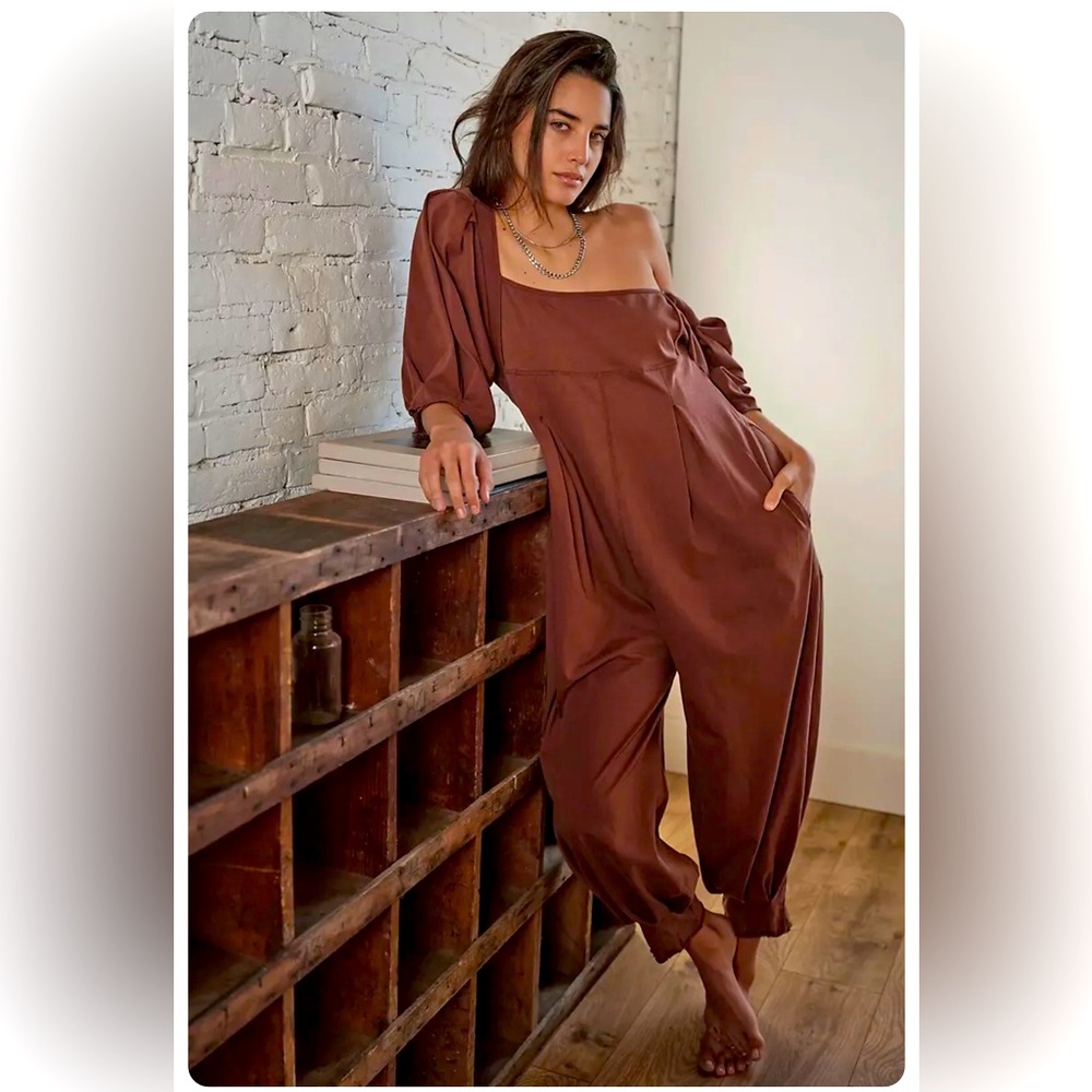 NWT FREE PEOPLE LOTTA LOVE ROMPER
Size Extra Small, Color: Brown Butter